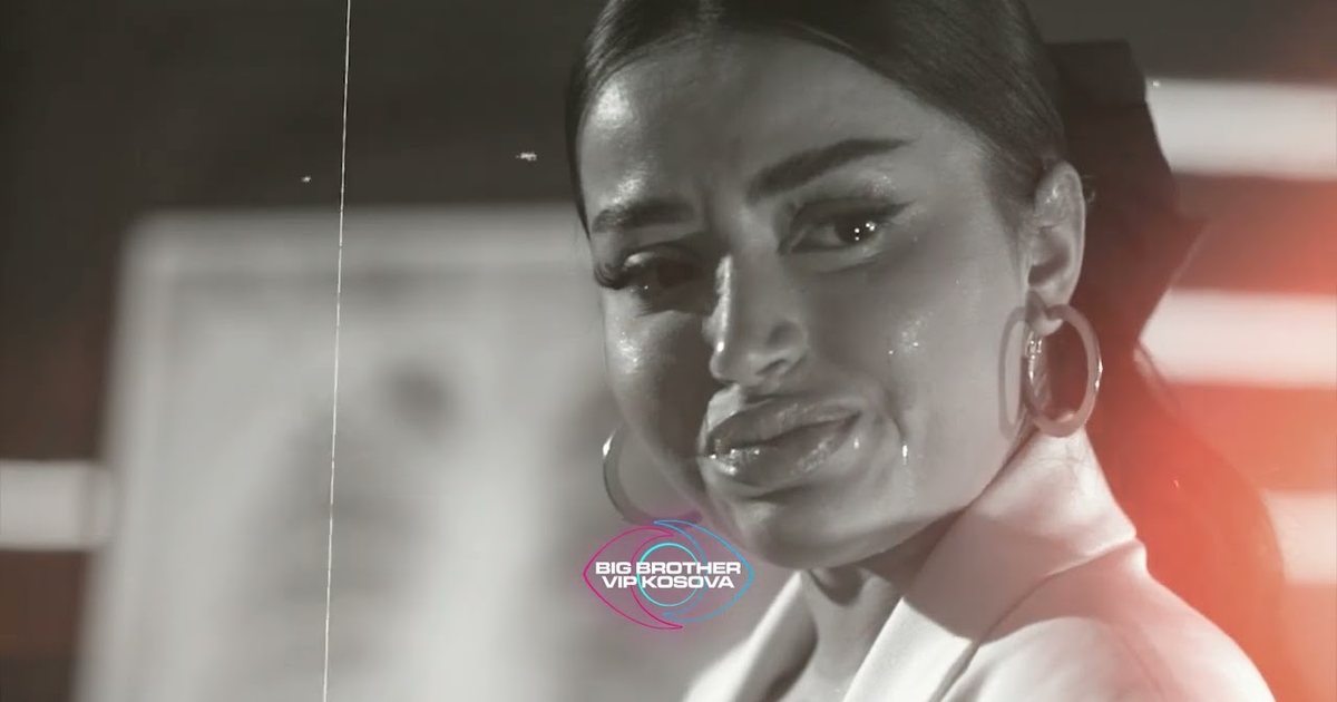FOTO  Një muaj pas operimit  Anisa shfaq gjendjen aktuale të shpinës së saj