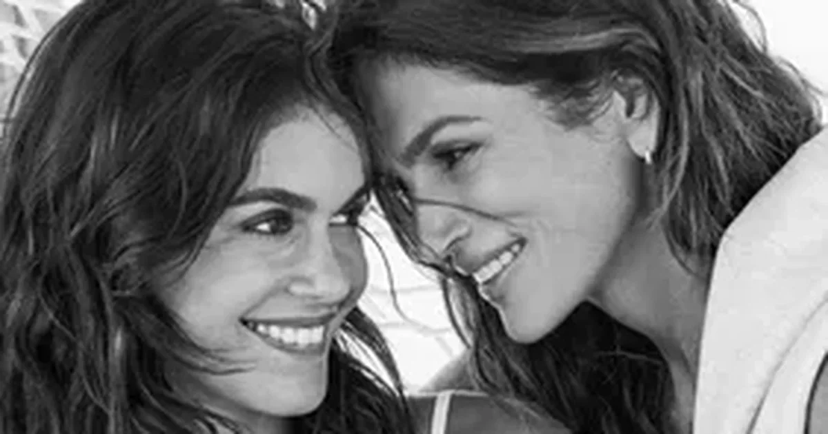 kaia-gerber-zbulon-se-frymezohet-nga-stili-i-nenes-se-saj
