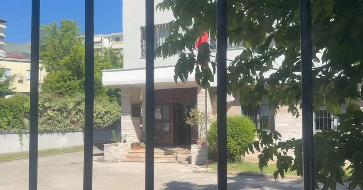 EMRI  Mb tja e 15 vjeçarit në Gjirokastër   arrest shtepie  për pronarin e kompleksit  Glow 