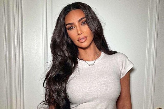 FOTO/ Kim Kardashian “martohet” për herë të