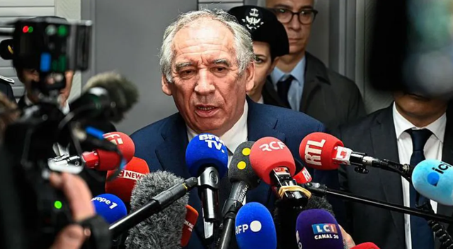 Kryeministri francez në "shok", e bija zbulon publikisht se