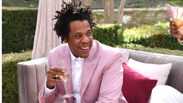 Gruaja e paditur nga Jay-Z për shpifje kërkon që të