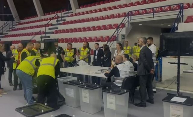 Zgjedhjet e 11 majit, mbërrijnë në Shqipëri votat e para nga