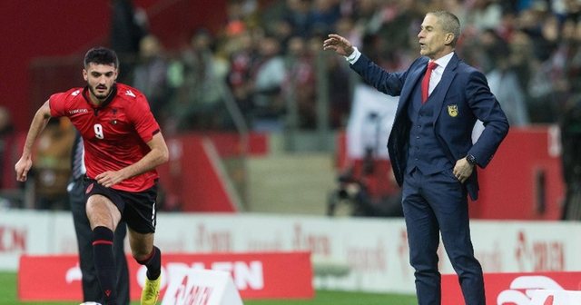 Gati për në "Wembley"/ Broja në stol, Silvinjo
