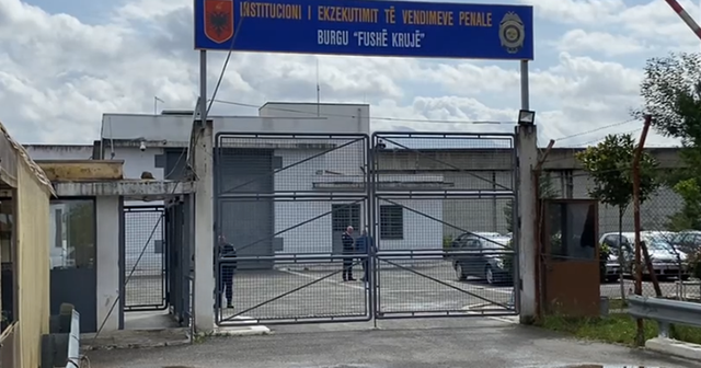 EMRI/ Tentoi të fuste sende të ndaluara në ambientet e brendshme