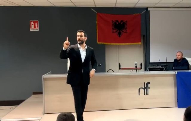 Lapaj me shqiptarët në Itali: Po përballem me bandat e