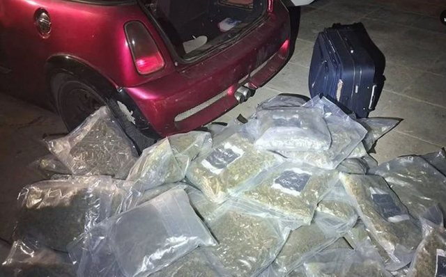 Transportuan 61 kilogramë lëndë narkotike me makinë,