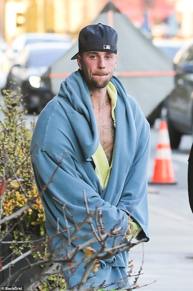 FOTO/ Justin Bieber shfaqet sërish në gjendje jo të mirë