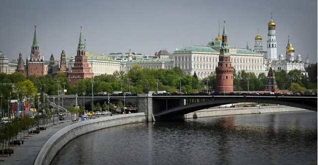 Rusia shton 21 ligjvënës britanikë në listën e