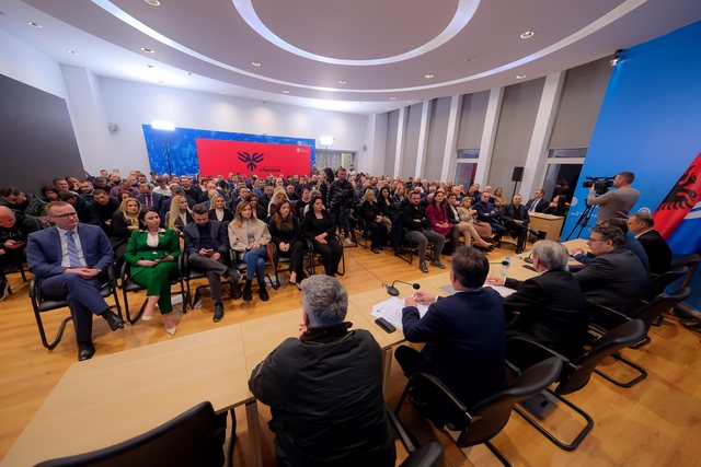 Zbardhen debatet me dyer të mbyllura në PD/ Berisha: Ia dolën me