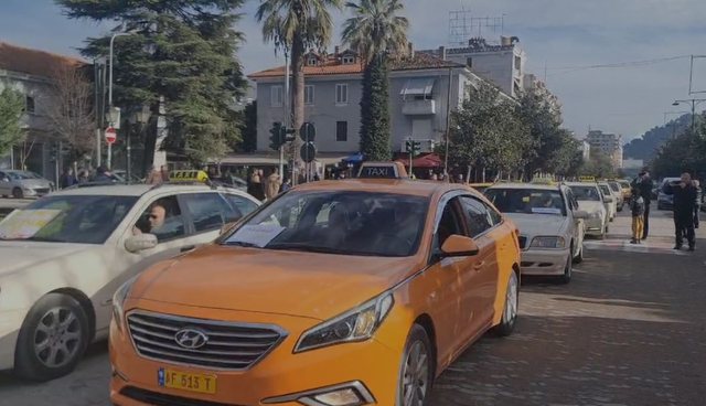 Taksistët protestë në Elbasan, kundër konkurrencës