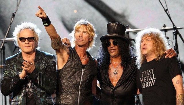 Grupi legjendar "Guns n Roses" njofton ndarjen pak përpara