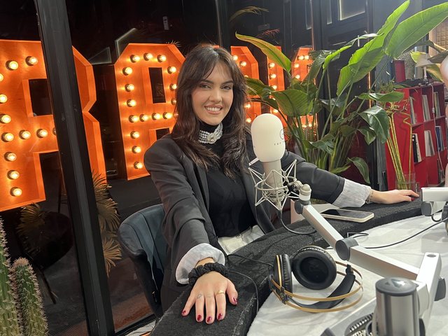 FOTO/ Livia Brunga rrëfen emocionet e takimit me babin pas 22 vitesh dhe