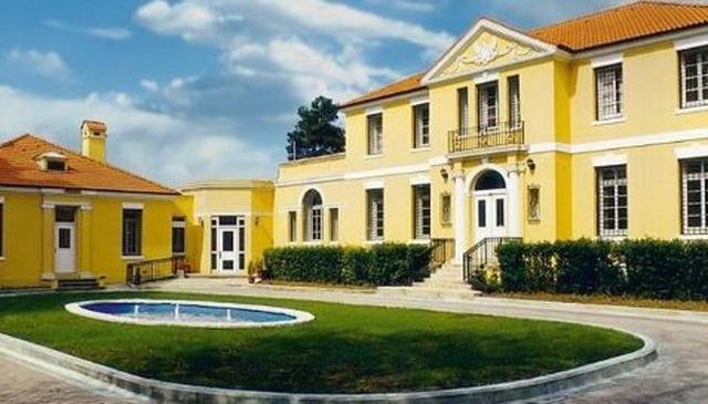 Pretendoi se u k*rcënua nga institucioni, Ambasada e SHBA mohon akuzat e