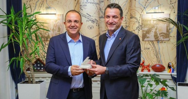 PËRGJIMET E BURGUT/ "E pagoi 300 milionë lekë" - Ardit