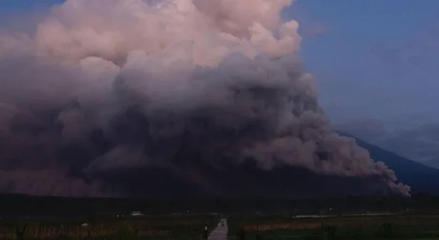 Shpërthen vullkani Semeru në Indonezi, kolonat e hirit arrijnë
