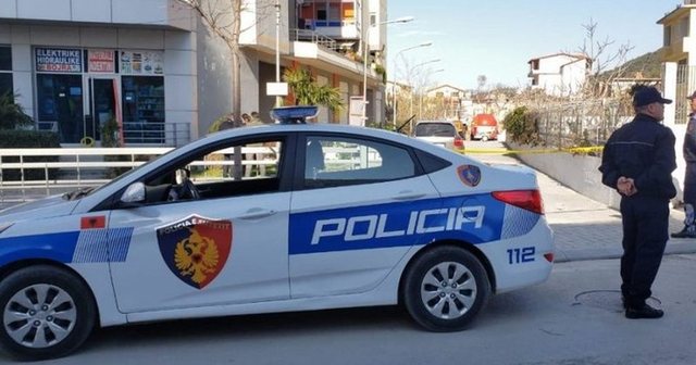 Shkaktoi aksidentin në autostradën
