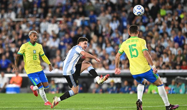 FOTO+VIDEO/ Edhe pa Messi-n, Argjentina "shkërmoq" Brazilin dhe