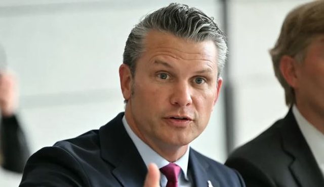 Sekretari amerikan i Mbrojtjes sulmon politikat europiane të emigracionit:
