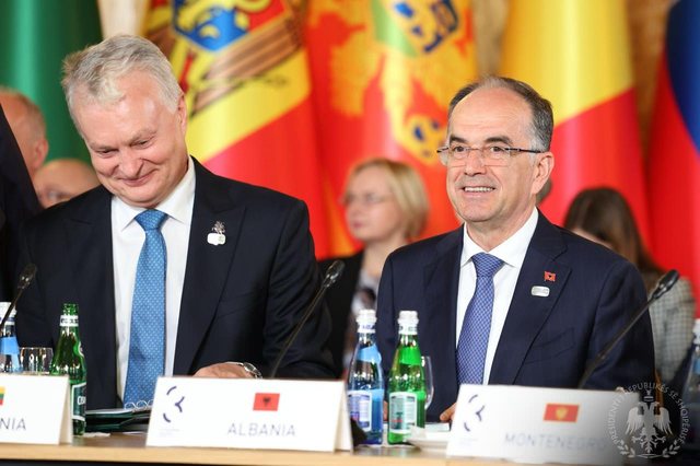 Presidenti Begaj në Varshavë/ Njofton pranimin e Shqipërisë