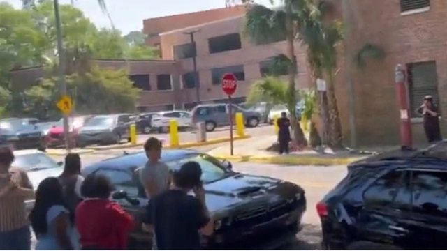 Të shtëna në kampusin e një universitet në Florida, 4