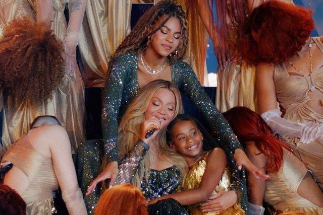 VIDEO/ Beyonce ngjitet për herë të parë në skenë