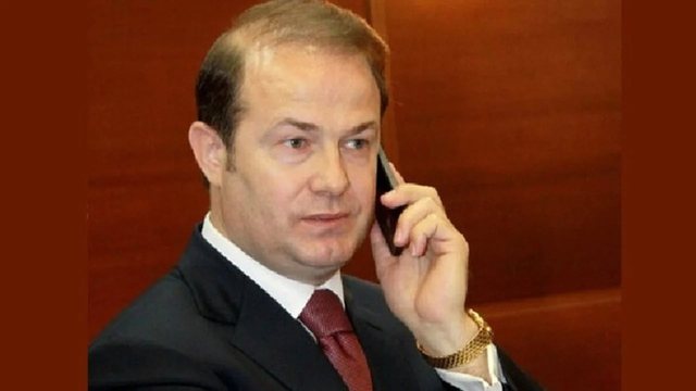 U denoncua nga një qytetar se i kërkoi votën në derën e