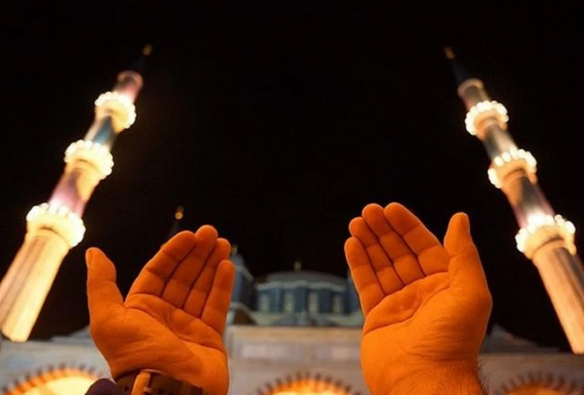 Nata e Kadrit, besimtarët muslimanë agjërojnë dhe
