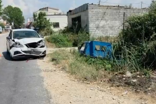 Aksident në aksin Fier–Seman, përplasen dy mjete, plagosen dy