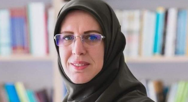 Tronditen të pranishmit/ Ikballe Huduti heq mbulesën dhe ndal