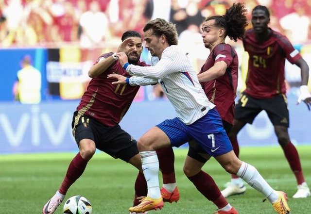 Liga e Kombeve, mbrojtësi i Belgjikës largohet nga grumbullimi