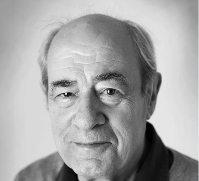 Ndahet nga jeta n&euml; mosh&euml;n 90-vje&ccedil;are David Daker, ylli i