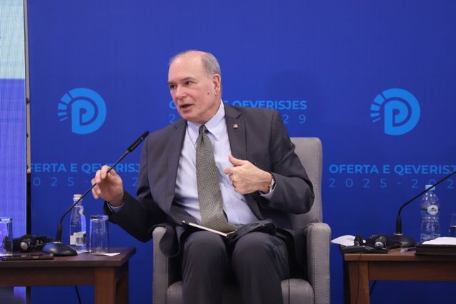 Bucci: Më ka ardhur turp nga përfaqësuesit tanë vitet e
