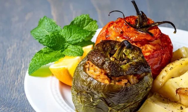 Speca t&euml; mbushur me patate/ Pjata e shijshme verore q&euml; p&euml;rgatitet