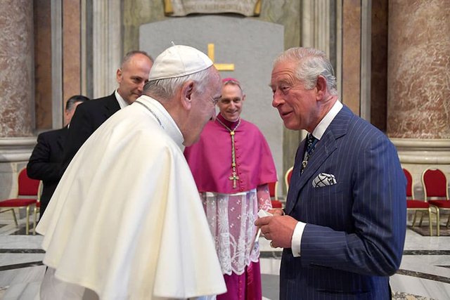 Gjendja shëndetësore e Papa Françeskut, Mbreti Charles III