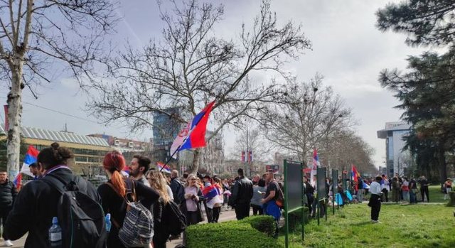 KUJDES! PAMJE SHQETËSUESE/ "Ndizet" Serbia! Studentët