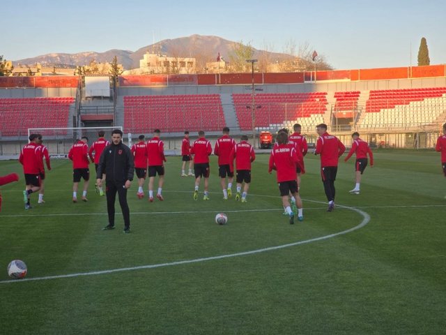 Kombëtarja U-21 mbyll përgatitjet në “Serres