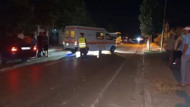 Aksident në Lushnjë-Berat/ Benz-i përplas nga pas Volkswagen-in,