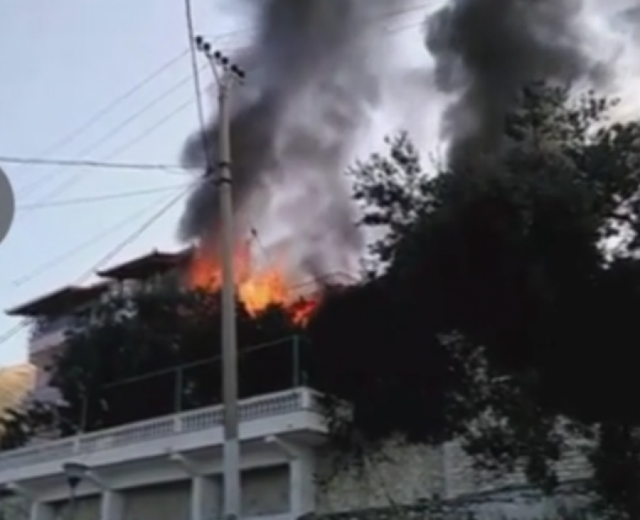 Përfshihet nga flakët një hotel në Sarandë