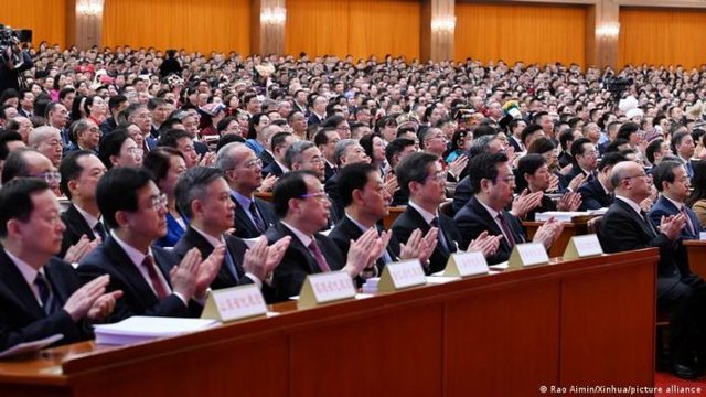 Kina p&euml;rjashton nga Kongresi Komb&euml;tar i Popullit disa zyrtar&euml;