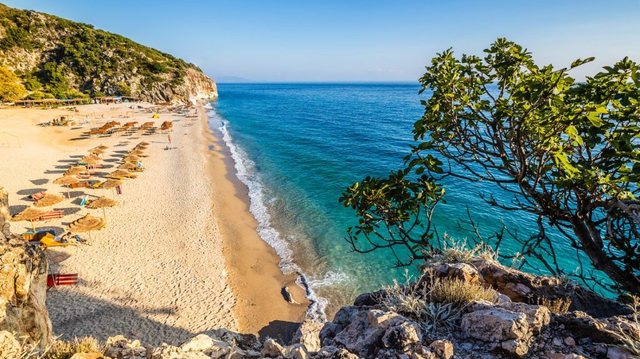 “The Times”: Shqipëria, vendi ballkanik me plazhe spektakolare,