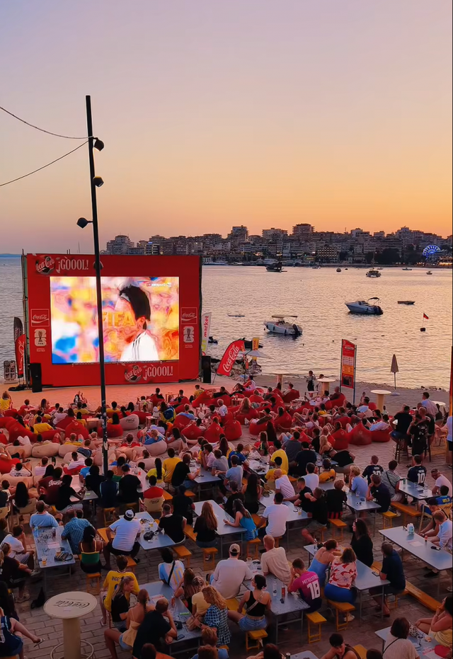 VIDEO/ Pasdite vere në Sarandën e mbushur me turistë