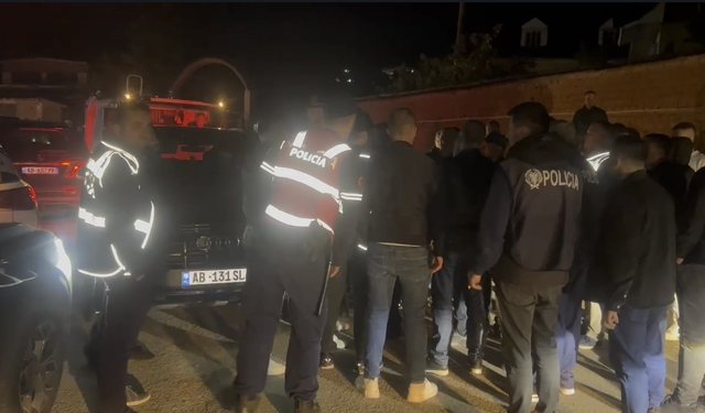 DETAJET NGA DIBRA/ Polici që qëlloi me armë është babai