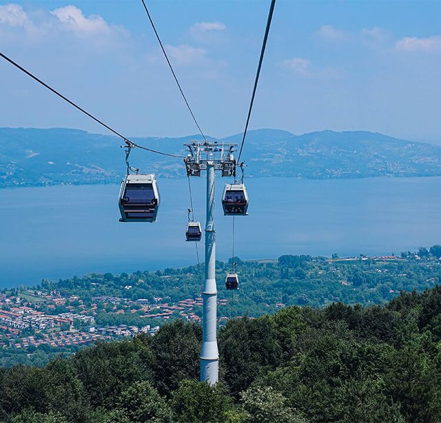 Incidenti me teleferikun në Napoli! Identifikohet gruaja britanike që