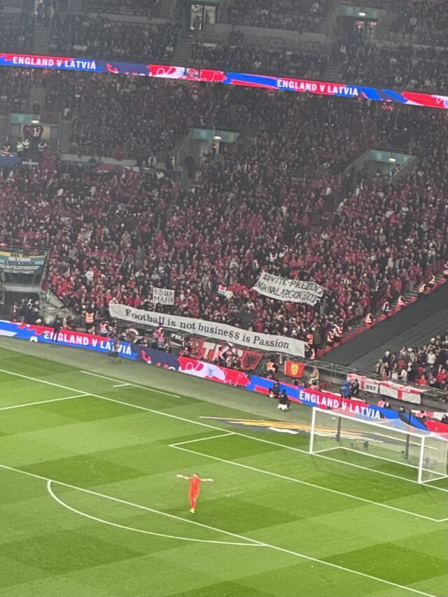 FOTO-LAJMI/ TKZ mesazh nga “Wembley”: Futbolli