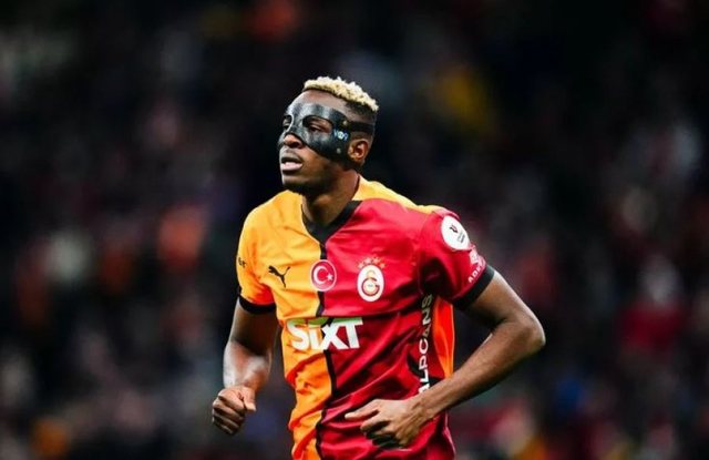 Juventusi rrit ofertën për Osimhen, por Arabia mund t’i